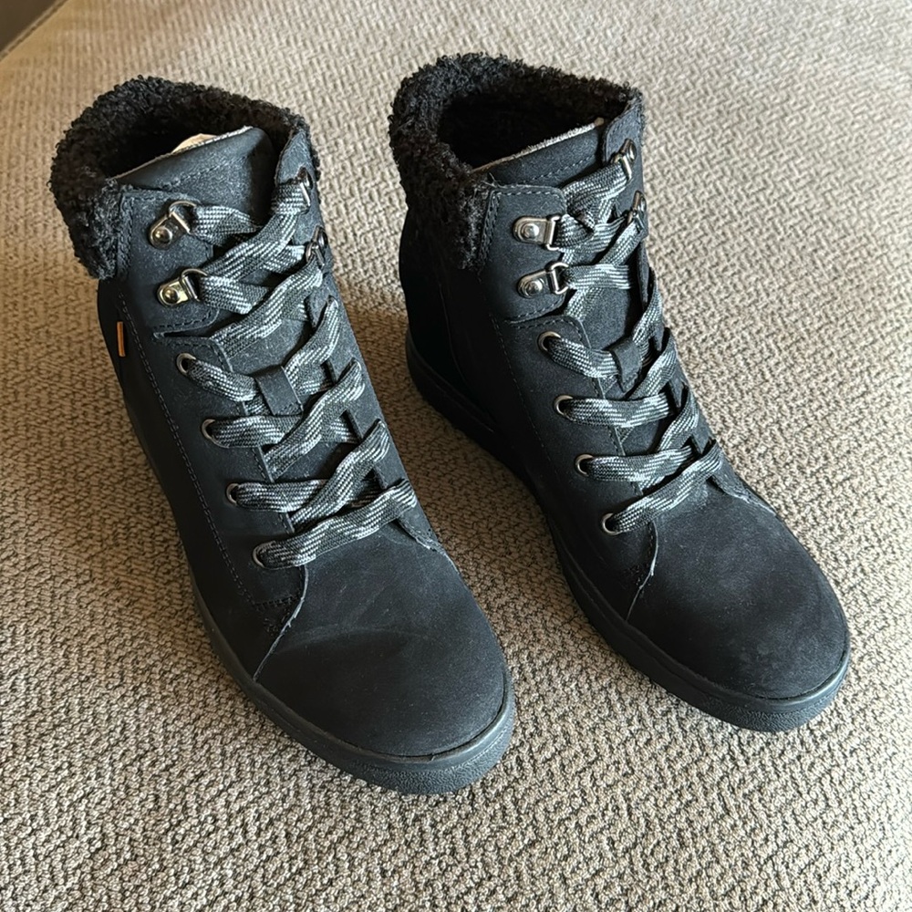 Dr Scholls black suede booties Size 8